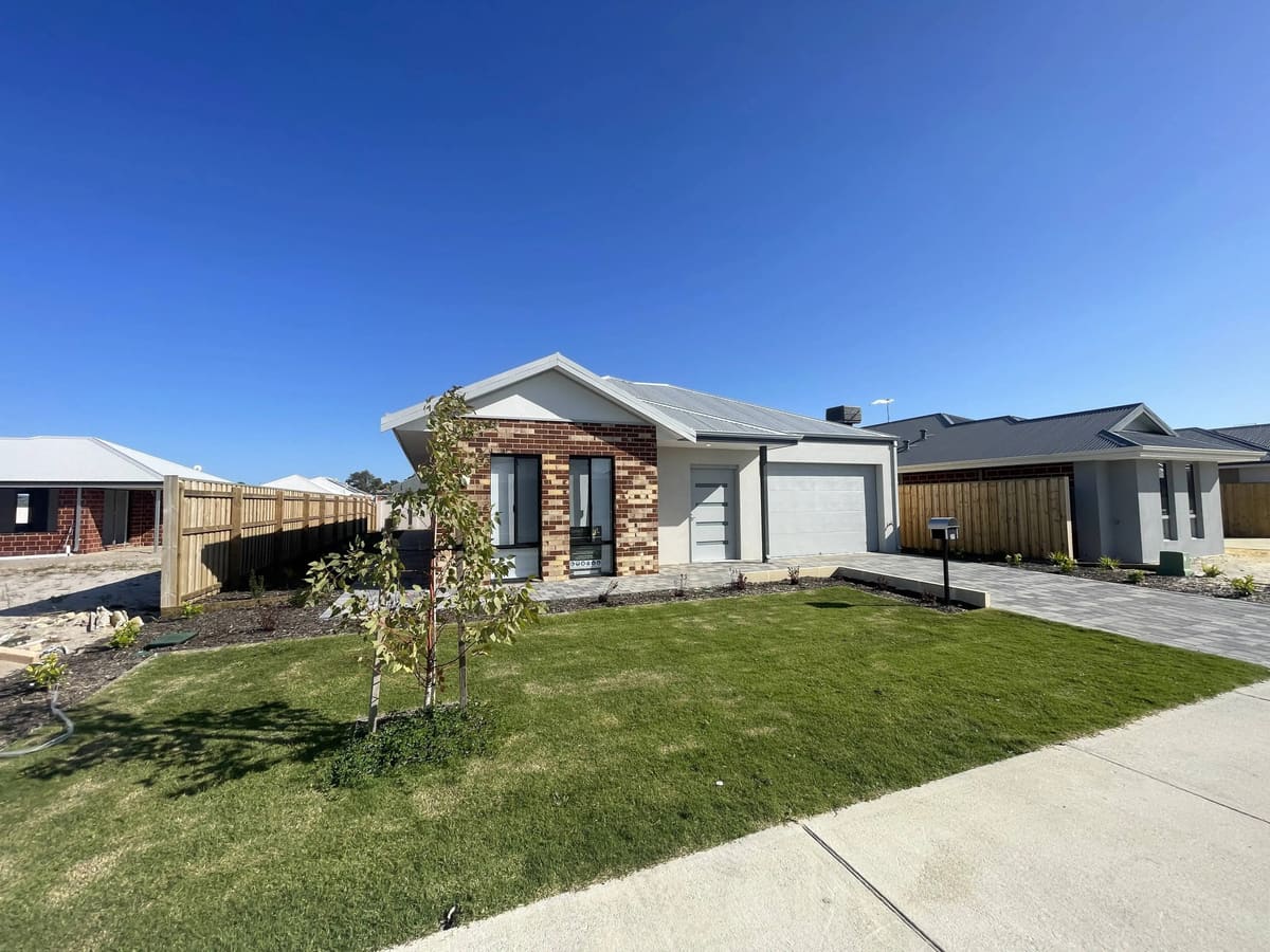 Front of Ellenbrook
