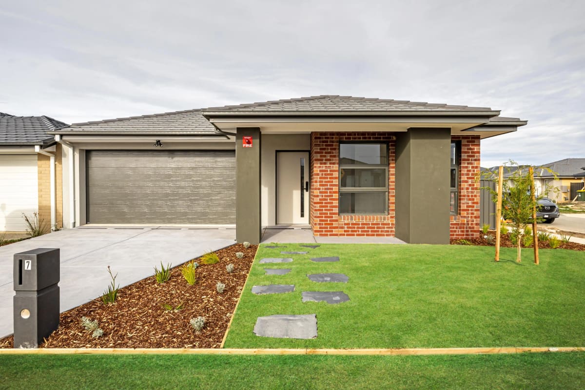 Front of Taupe Circuit, Clyde North