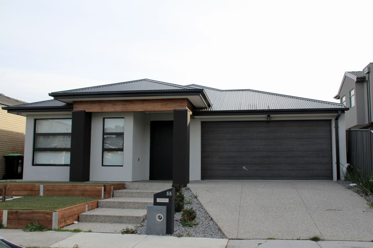 Front of Everglade Crescent, Roxburgh Park